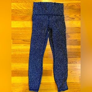 Brand new (never worn, without tags) lululemon wunder under leggings, size 4.